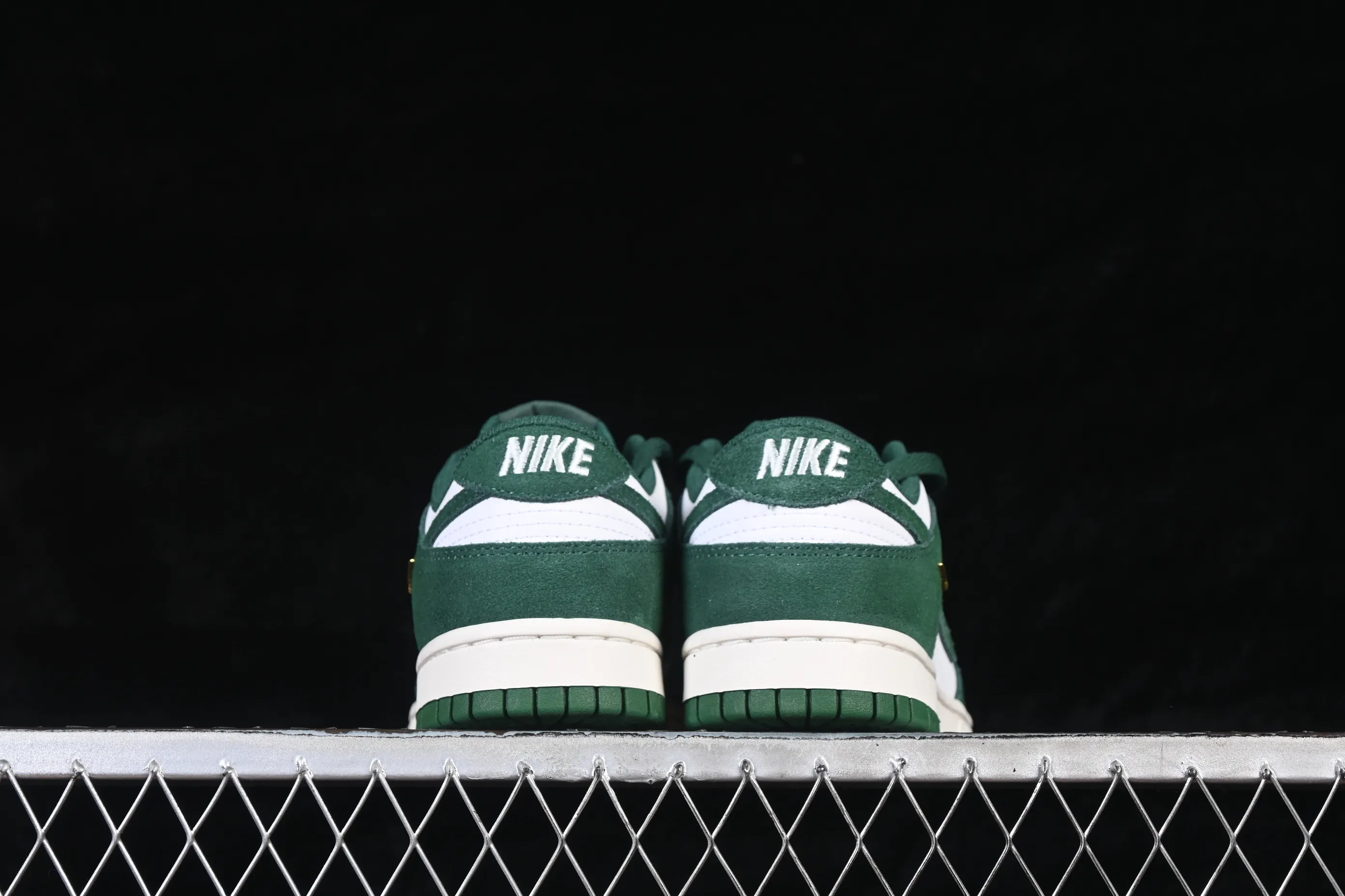 All Categories Nk SB Dunk Series Nk SB Dunk Low Low-top sneakers Nike SB Dunk Low Year of the Horse White Green Low-top casual sneakers IB4417-100